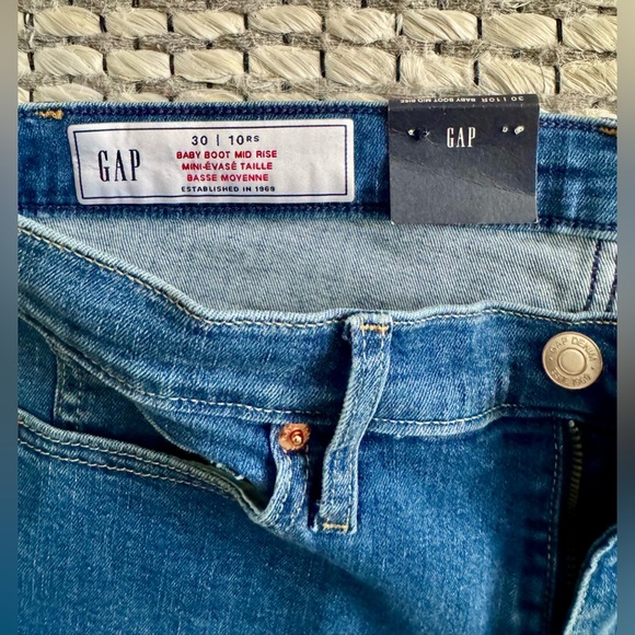 NWT ❤️ Gap Mid Rise Stretch Bootcut Jeans, size 30 - Picture 2 of 7